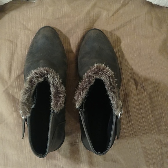 Boots - Picture 5 of 7